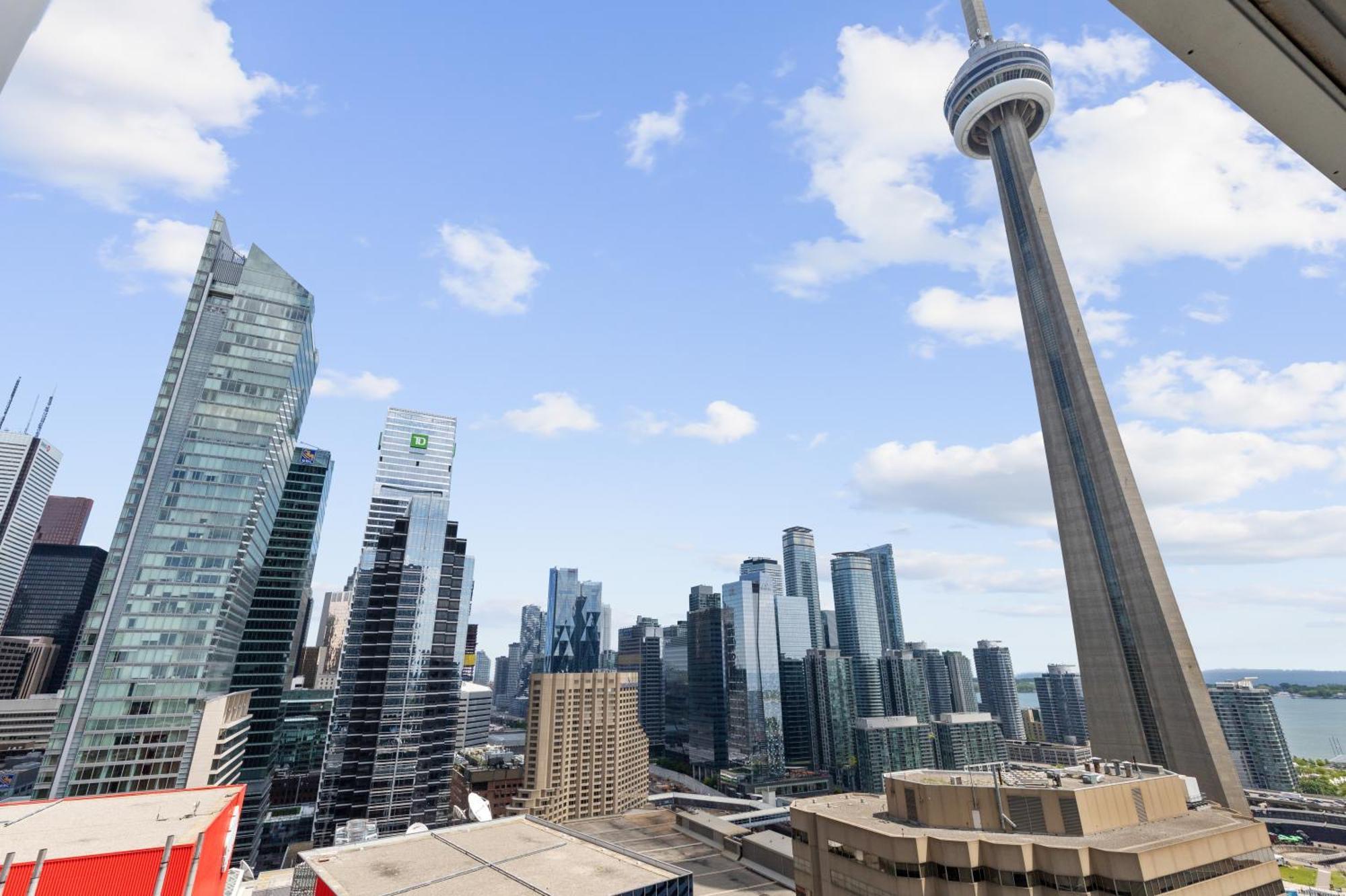 2Bedroom Cn Tower And Water Views - Free Parking - Rooftop Pool Toronto Dış mekan fotoğraf