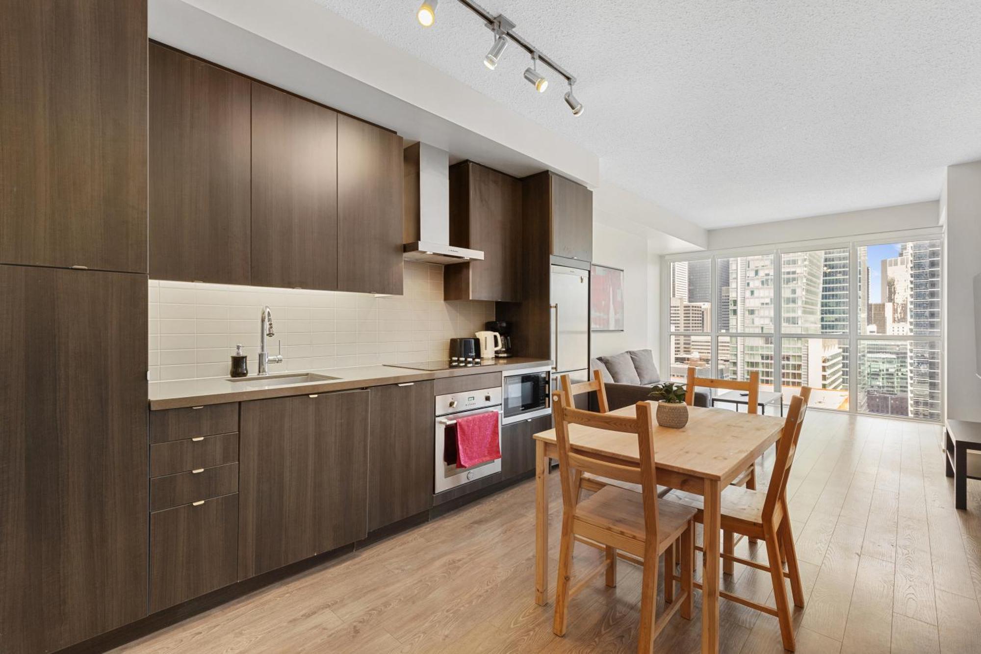 2Bedroom Cn Tower And Water Views - Free Parking - Rooftop Pool Toronto Dış mekan fotoğraf