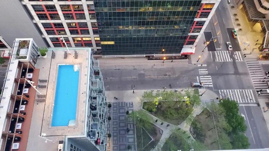 2Bedroom Cn Tower And Water Views - Free Parking - Rooftop Pool Toronto Dış mekan fotoğraf