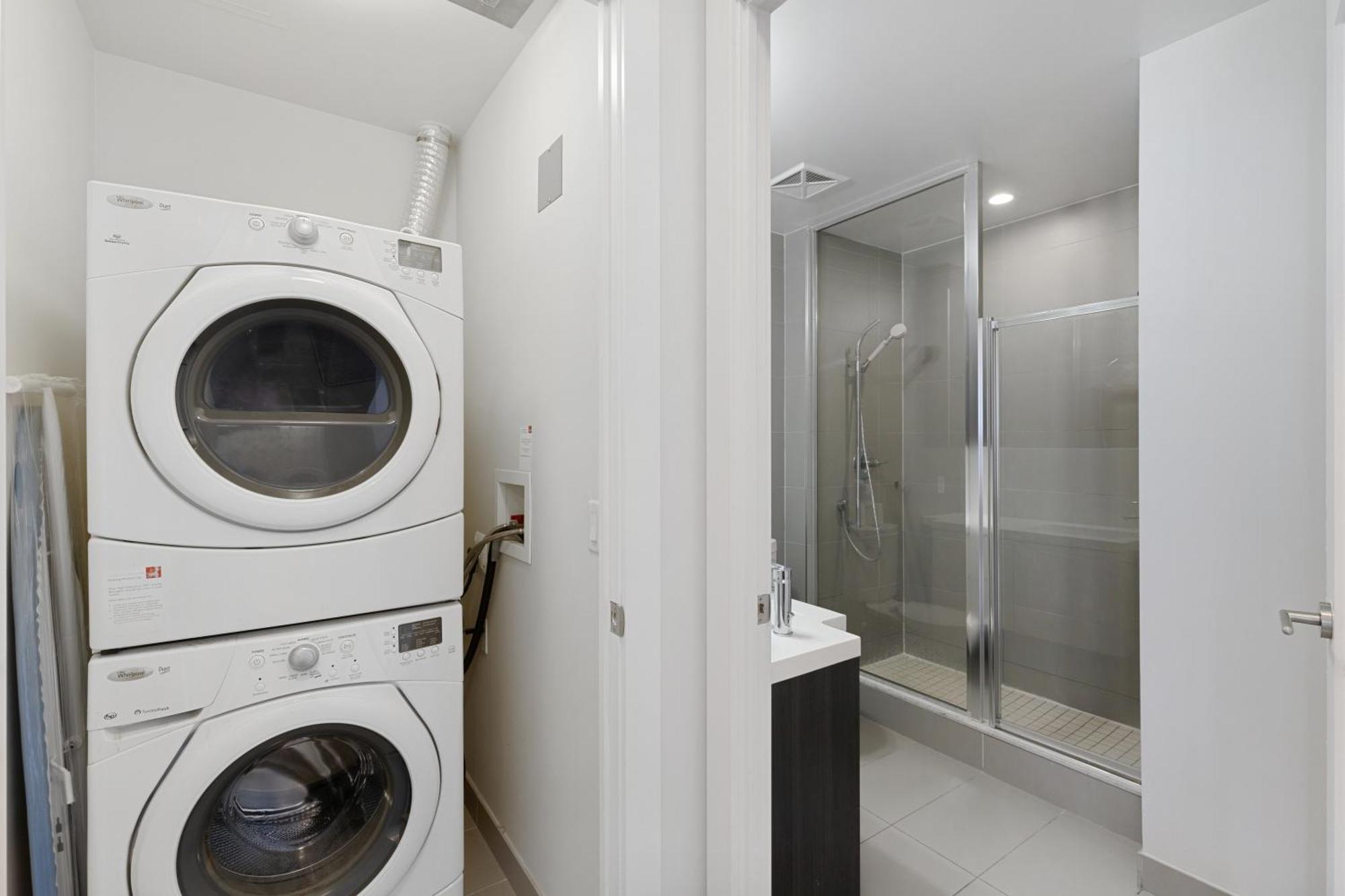 2Bedroom Cn Tower And Water Views - Free Parking - Rooftop Pool Toronto Dış mekan fotoğraf
